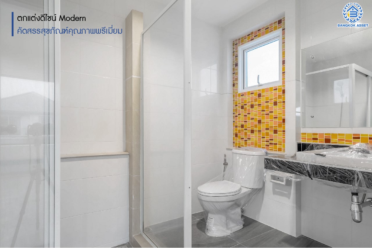 บ้านมือสองตกแต่งใหม่ ม.ชวนชื่นโมดัส ราชพฤกษ์-ท่าอิฐ หลังมุม มีพื้นที่สนามหญ้าด้านข้าง เนื้อที่ 55.6 ตร.ว. ฟังก์ชัน 3 ห้องนอน 2 ห้องน้ำ 2 ที่จอดรถ บนทำเลศักยภาพ เชื่อมต่อถนนรัตนาธิเบศร์ และถนนราชพฤกษ์ ทำเลใจกลาง 2 เซ็นทรัล ใกล้รถไฟฟ้า "สถานีบางรักน้อยท่าอิฐ" เพียง 10 นาที